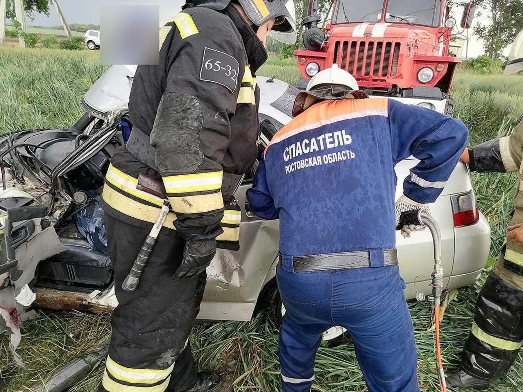 Под Ростовом водитель «десятки» пострадал в ДТП с грузовиком