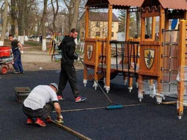 В Ростове вернули на место демонтированные объекты благоустройства в парке Димитриевском