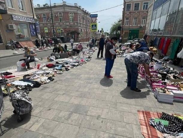 Жители Ростова снова просят ликвидировать блошиный рынок в центре города