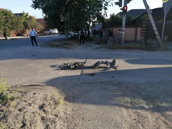 В Батайске 6-летний мальчик на велосипеде попал под колеса иномарки