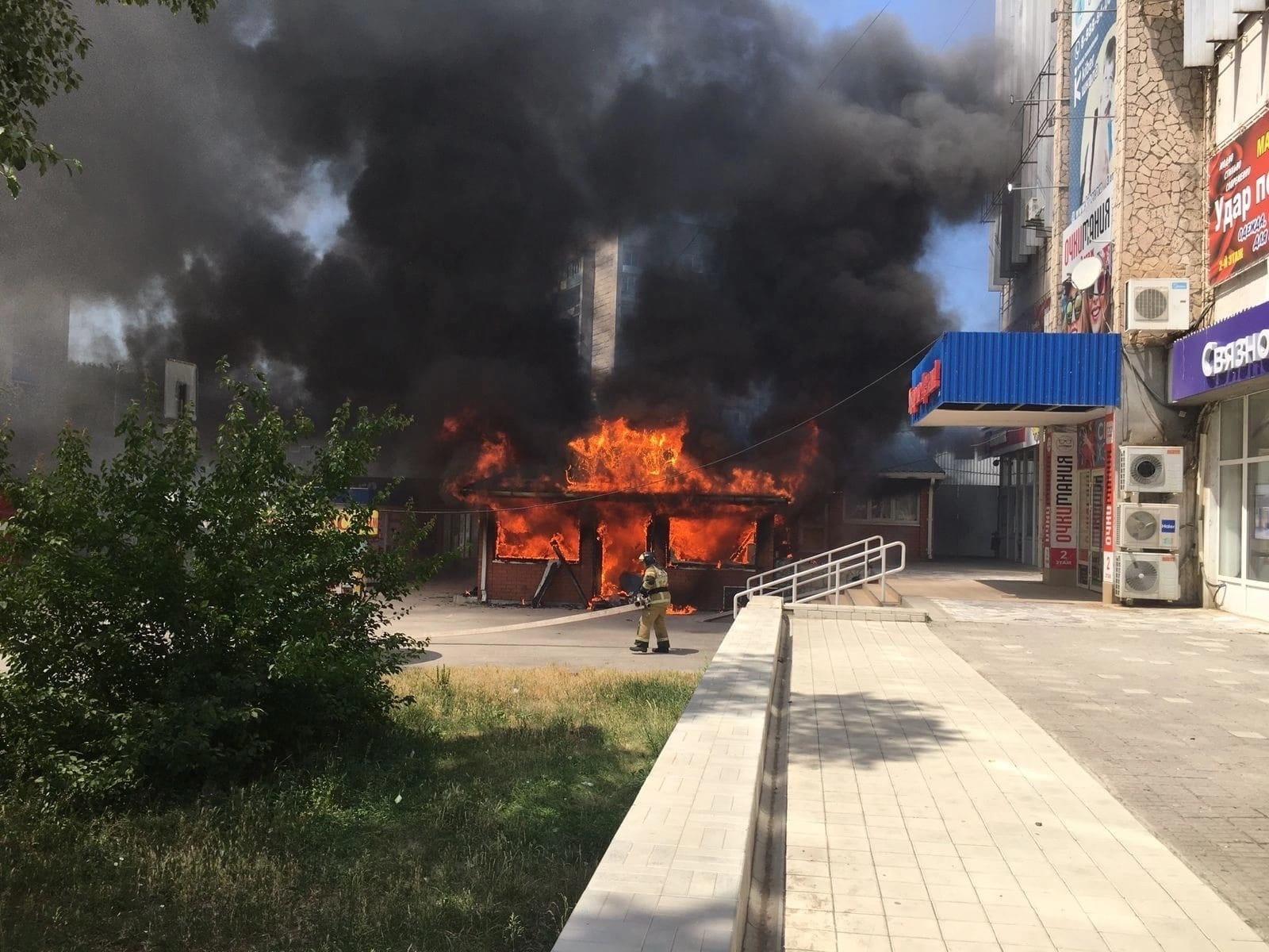 В Волгодонске произошел крупный пожар в Шашлычной