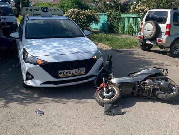 В Ростове 16-летний скутерист пострадал, врезавшись в иномарку