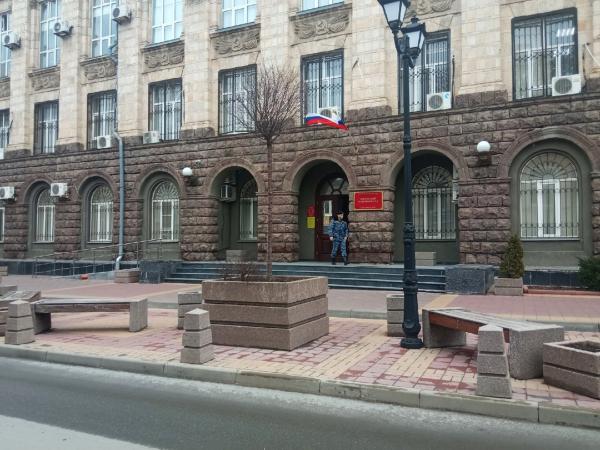 Пять судов в Ростове эвакуировали из-за угрозы взрыва