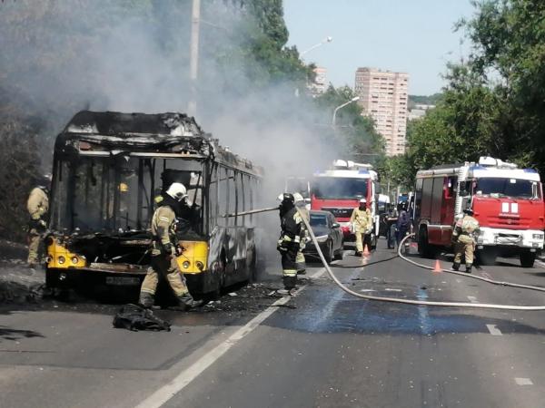 В Ростове на ходу загорелся автобус № 94