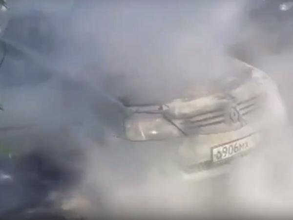 На Западном в Ростове загорелась легковушка