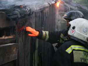 В Миллерово 43-летний мужчина погиб при пожаре в пристройке к дому