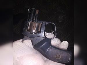В Орске ребенок выстрелил в младшего брата из револьвера