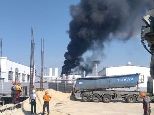 В Новошахтинске полыхает нефтеперерабатывающий завод