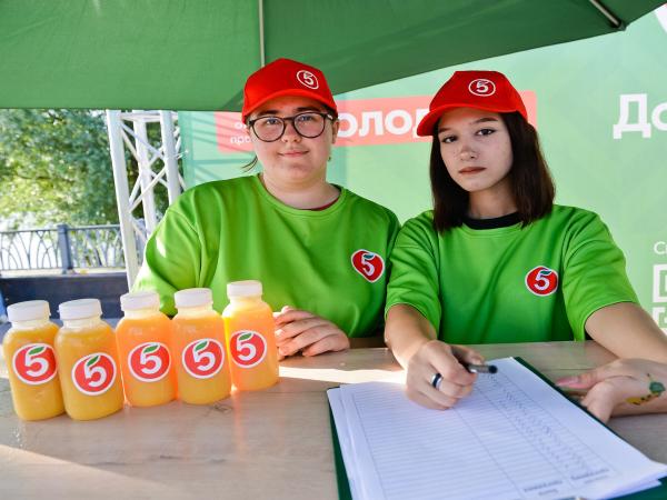 «Пятёрочка» организовала зону отдыха на День молодежи в Ростове-на-Дону