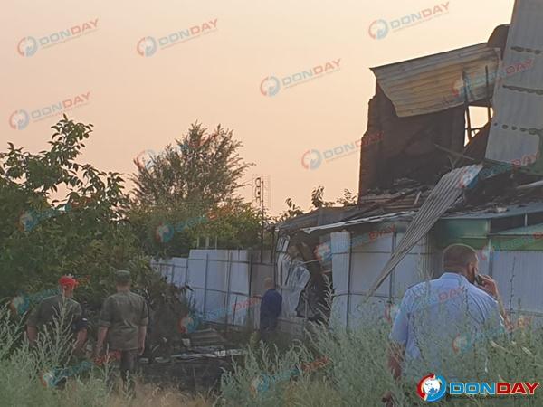На частный дом в Таганроге упал беспилотник