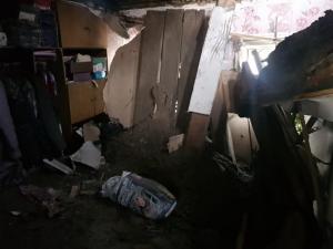 В Алтайском крае при обрушении потолка в доме погибла женщина с ребенком