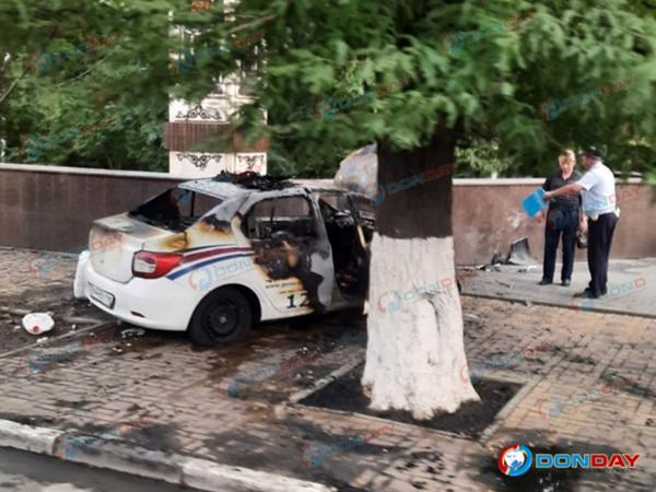 В Ростове сгорела машина охранного предприятия