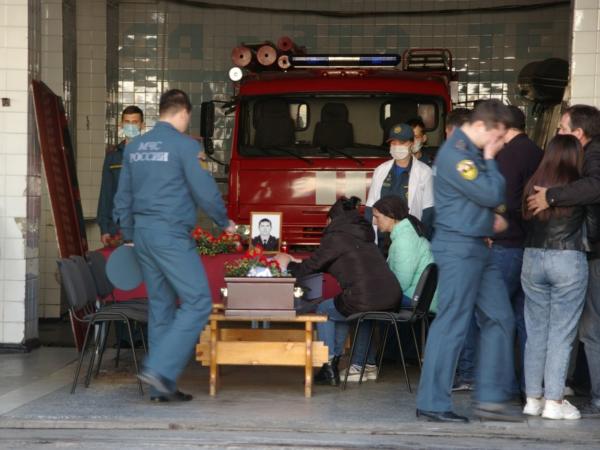Мемориальную доску откроют спасателю, погибшему при тушении ресторана в Ростове