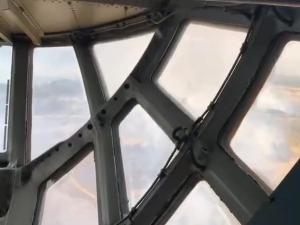 Кадры из кабины пилота во время тушения пожара в Усть-Донецком районе
