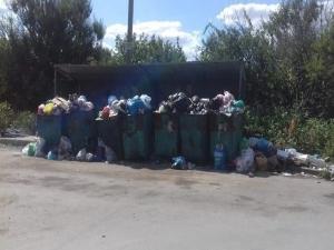 Жители Новошахтинска жалуются на огромные свалки на улицах города