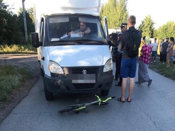 В Ростовской области 14-летний велосипедист попал под колёса грузовика
