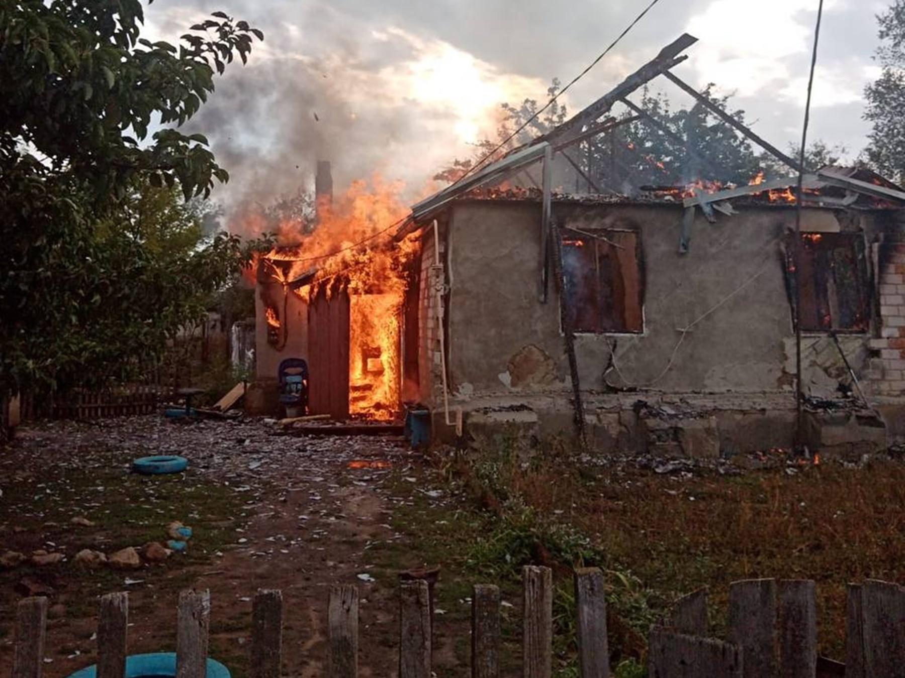 На Дону грудничок и четырехлетний ребенок погибли при пожаре в своем доме