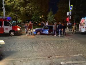 В Ростове на Гвардейской площади в ДТП пострадал мужчина