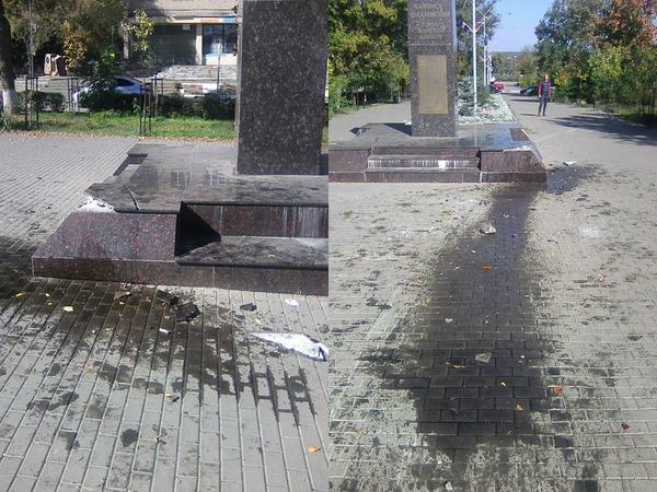 В Каменске легковушка врезалась в мемориал на набережной