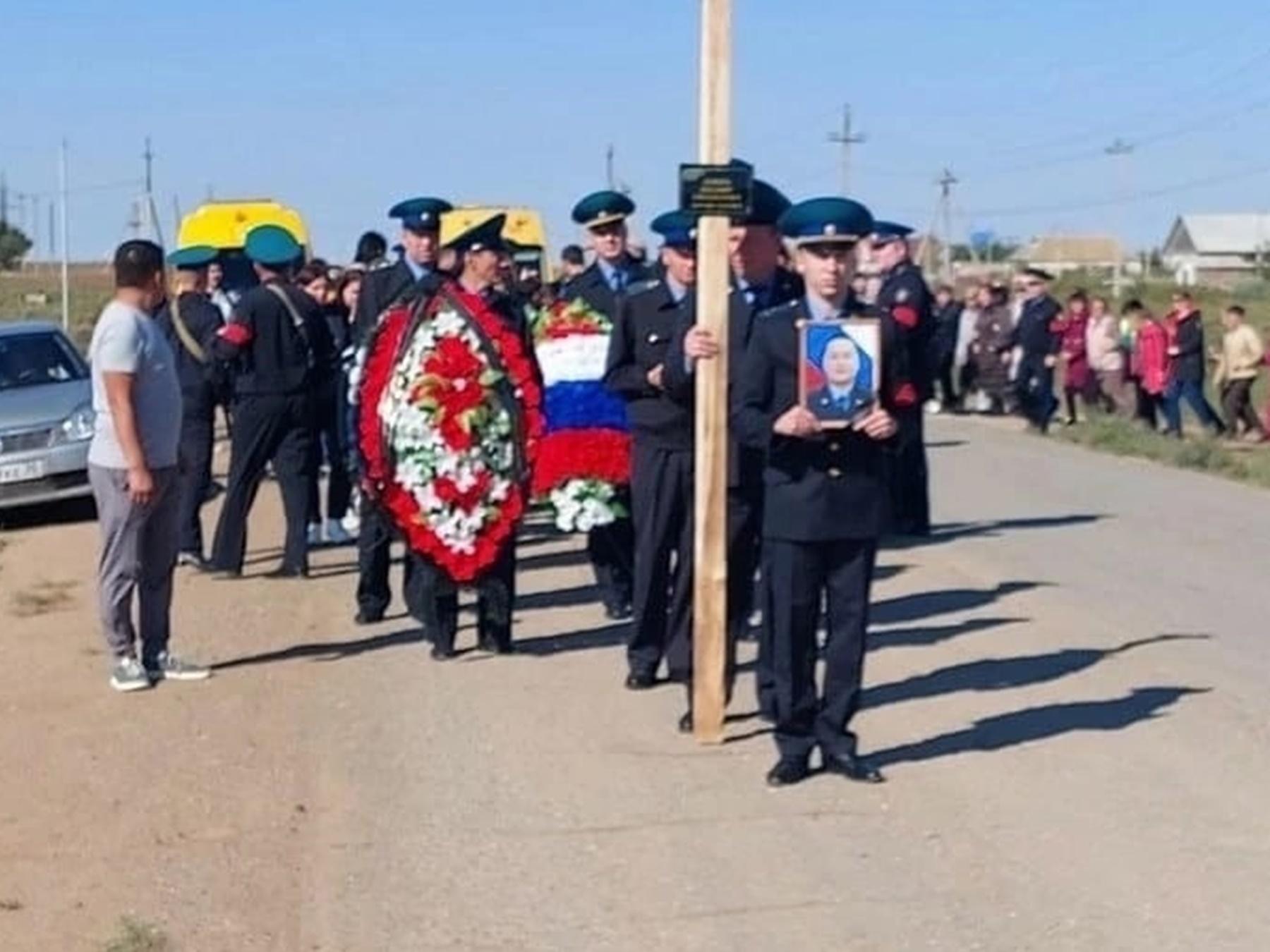 В Астраханской области простились с пограничником, служившим на Дону »  DonDay - новости Ростова-на-Дону. Происшествия, события, новости бизнеса,  политики, культуры и спорта.