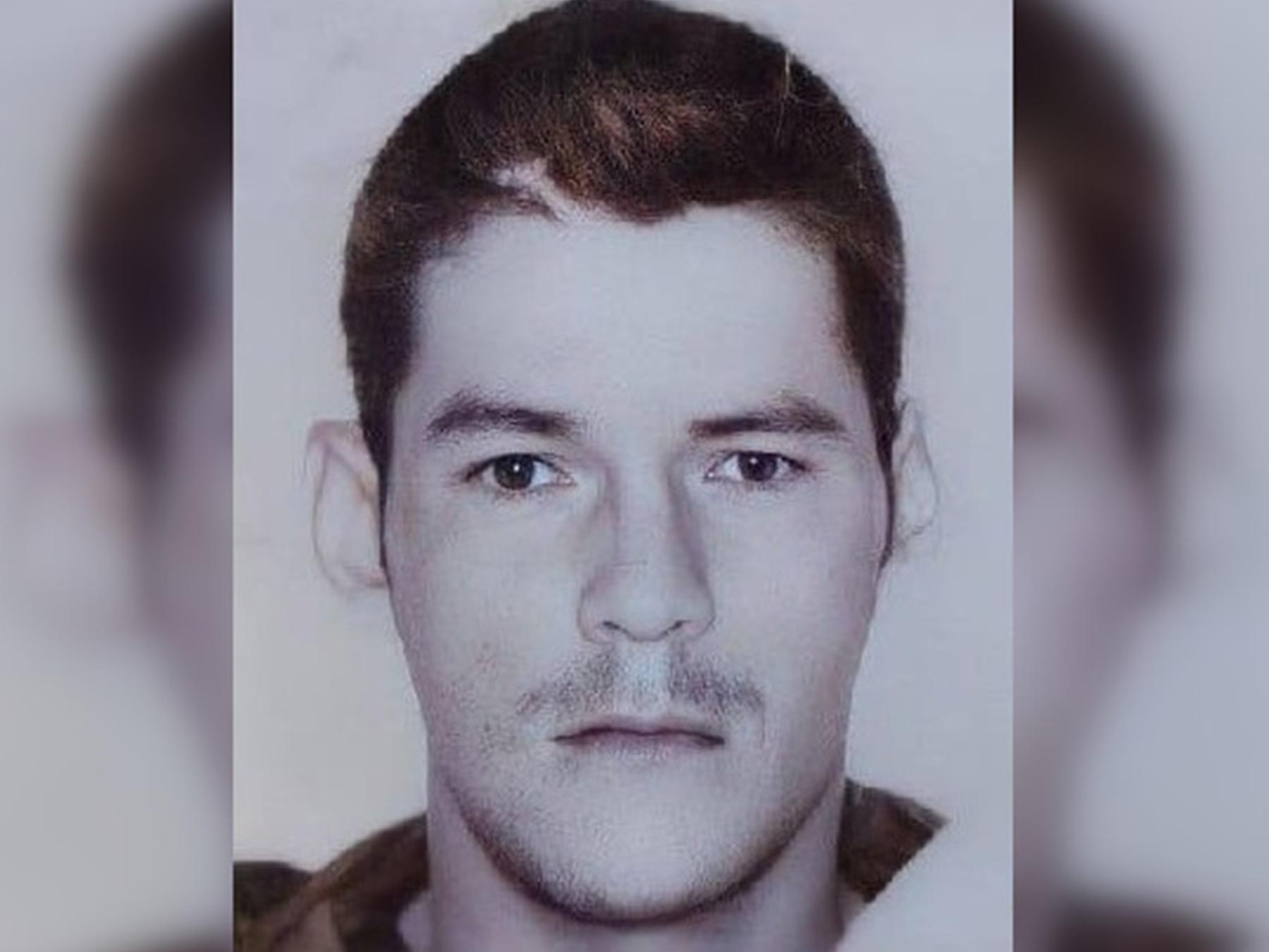 31 летний мужчина. Пропал 31 летний мужчина. Их разыскивает колумбийская полиция. 25 Летний мужик. Ориентировка без вести пропавшего.