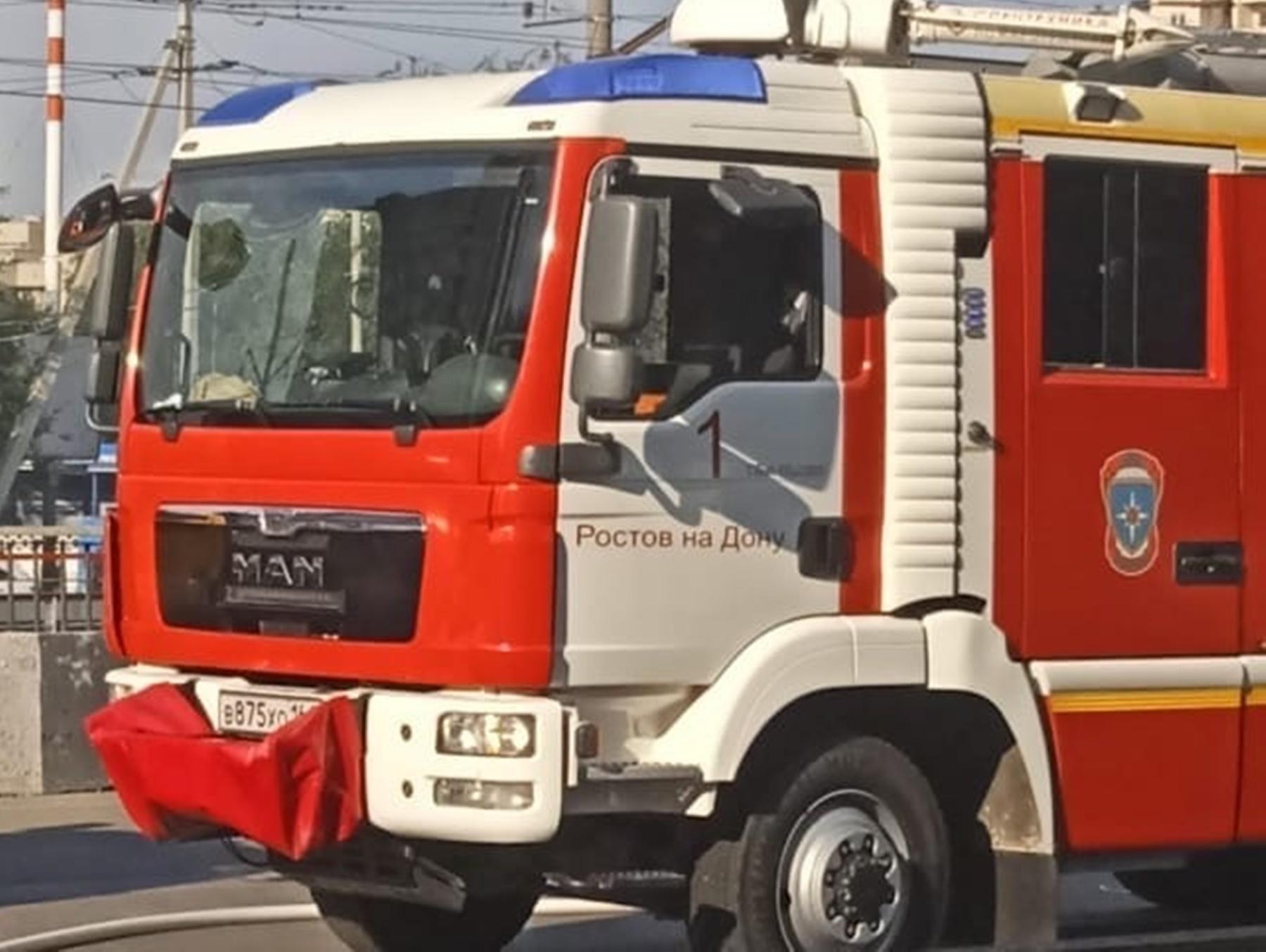 В Ростове из-за пожара на складе едва не погиб сторож » DonDay - новости  Ростова-на-Дону. Происшествия, события, новости бизнеса, политики, культуры  и спорта.