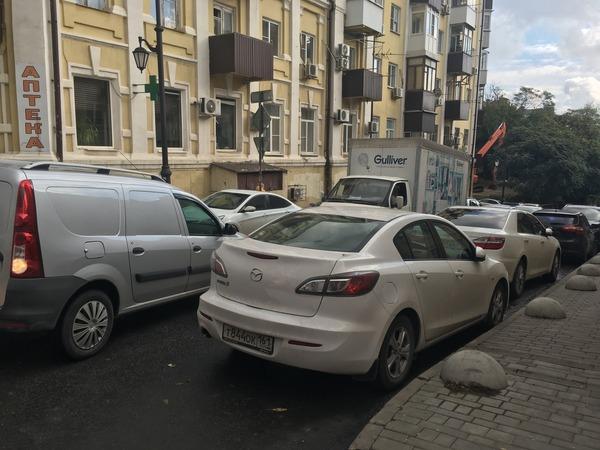 В Ростове на Соборном образовалась пробка из-за небольшого ДТП