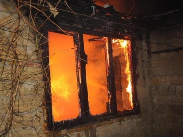 На Дону при пожаре в частном доме погиб 70-летний мужчина