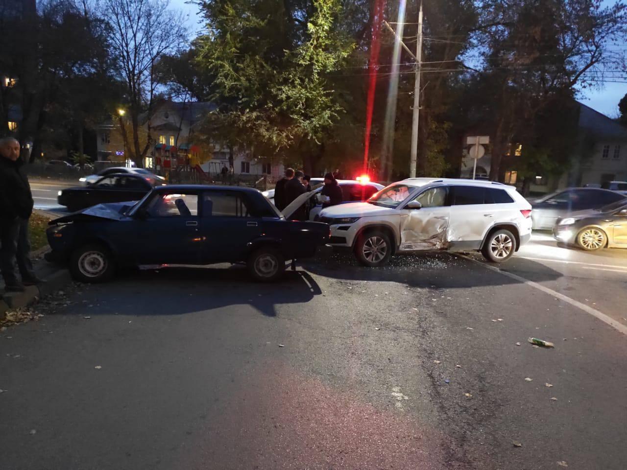 В Ростове на Шолохова в ДТП пострадали две пассажирки «семерки» » DonDay -  новости Ростова-на-Дону. Происшествия, события, новости бизнеса, политики,  культуры и спорта.