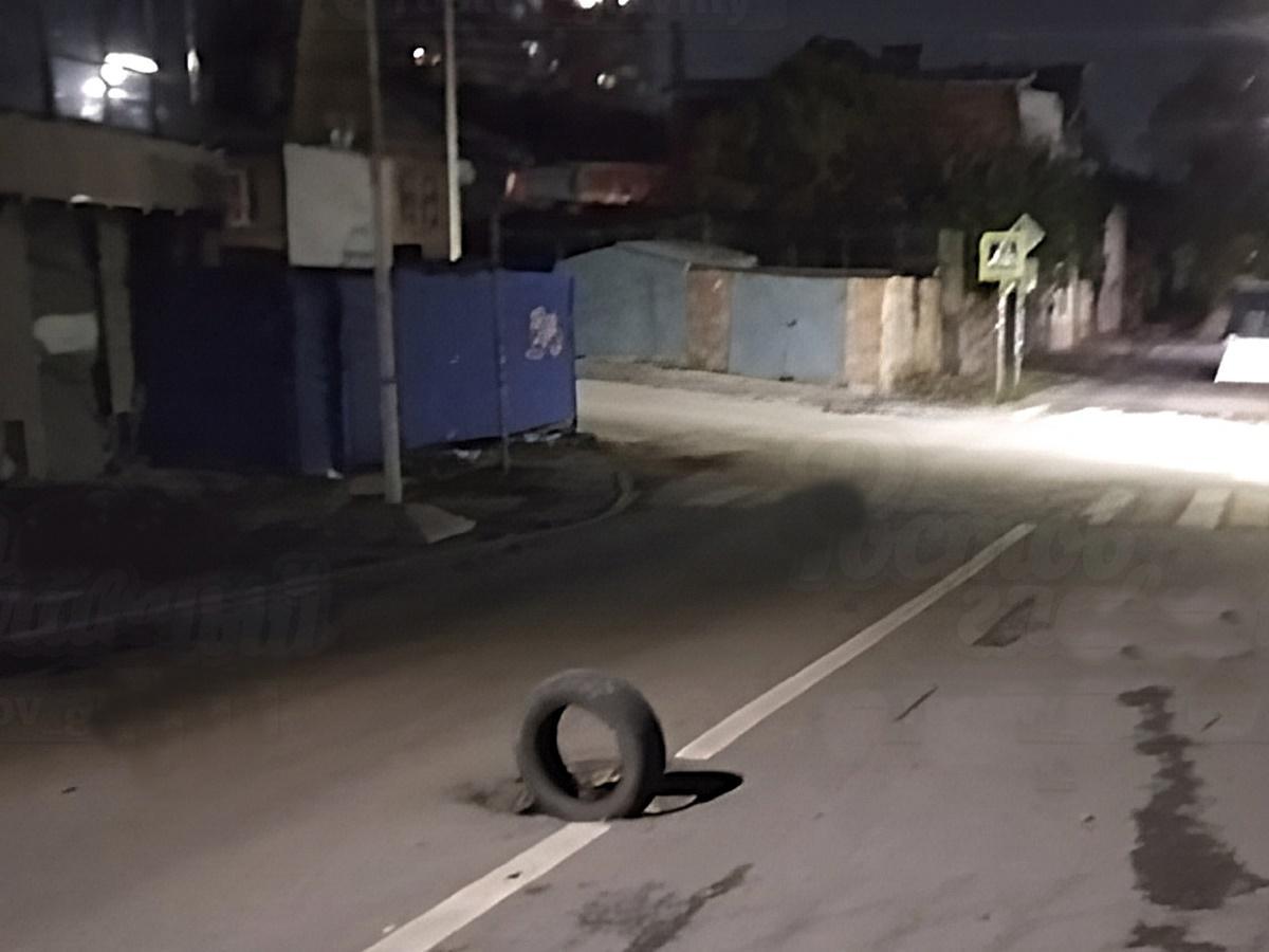 В центре Ростова залатали дыру в асфальте