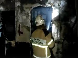 Кадры с места пожара в бане Ростова, где погиб 27-летний парень