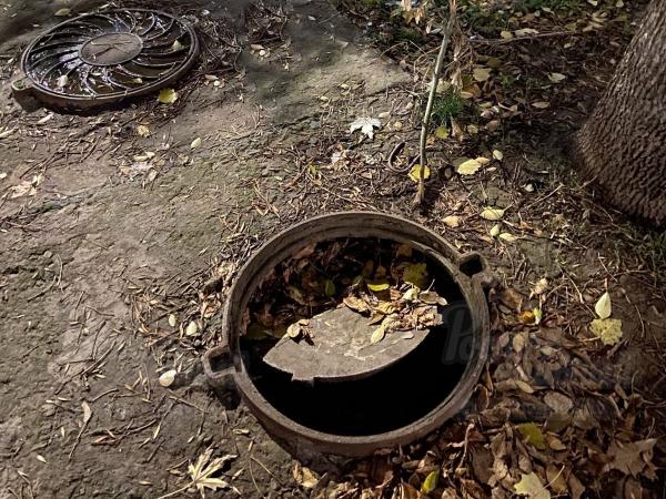 Ростовчане пожаловались на открытые люки на Красноармейской
