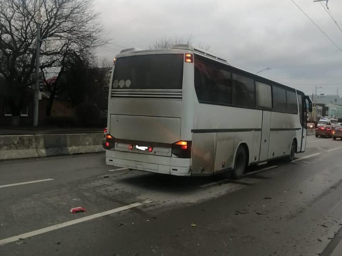 На Стачки в Ростове водитель иномарки врезался в рейсовый автобус » DonDay  - новости Ростова-на-Дону. Происшествия, события, новости бизнеса,  политики, культуры и спорта.