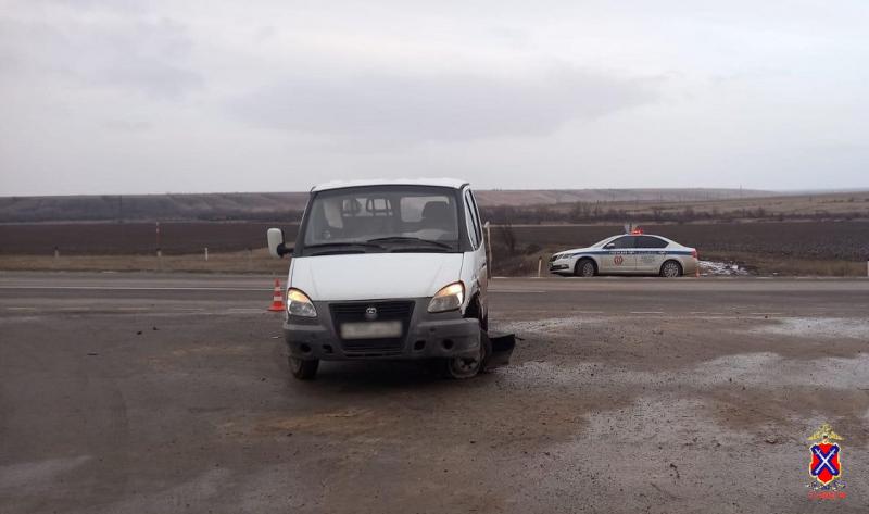 На трассе Волгоград – Каменск в ДТП с «ГАЗелью» пострадали два человека