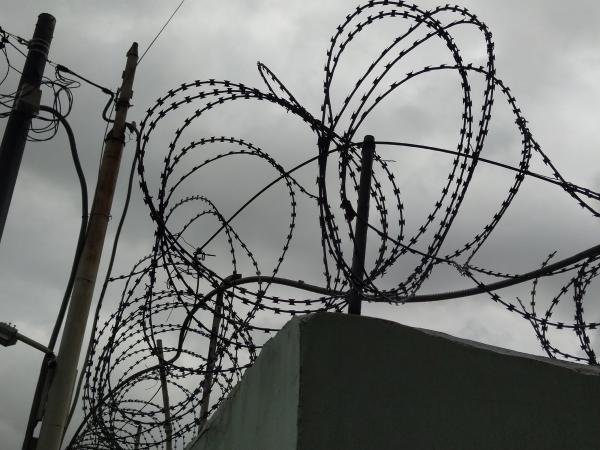 В СИЗО Ростова заключенного нашли повешенным