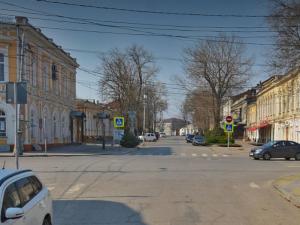 В центре Таганрога 47-летняя автомобилистка сбила женщину