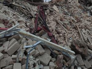 В Шахтах люди остались без жилья после обрушения плит в многоквартирном доме