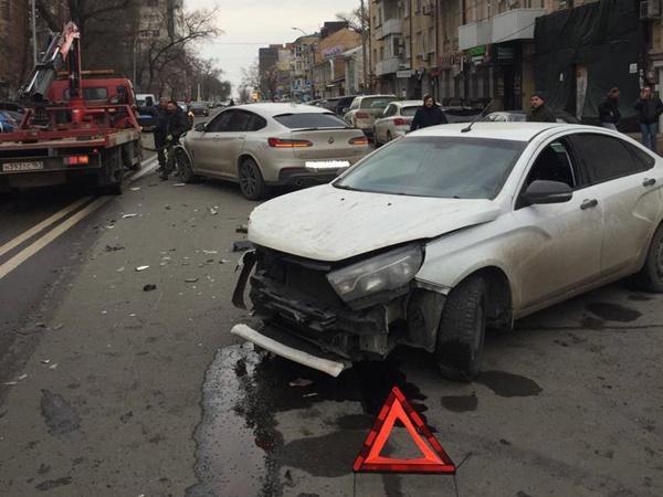 В центре Ростова столкнулись пять легковушек