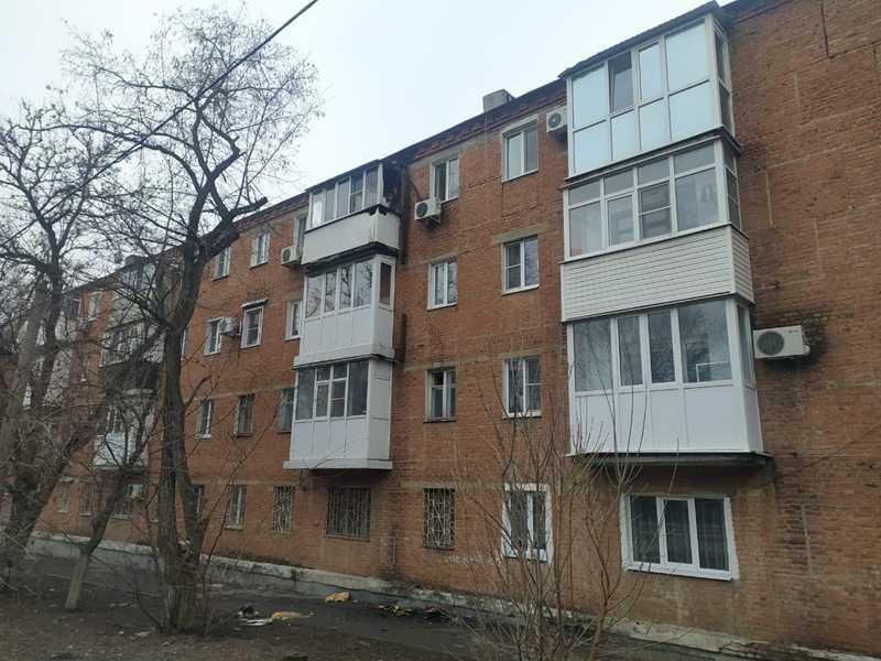 В центре Шахт в четырехэтажке сгорел балкон