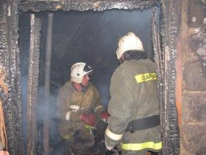 В Ростовской области во время пожара в бесхозной постройке нашли труп мужчины