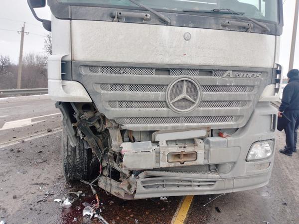 Под Воронежем дальнобойщик из Ростовской области попал в ДТП с погибшим