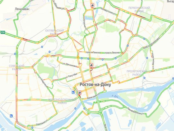 Ростов сковали пробки из-за нескольких аварий 13 марта