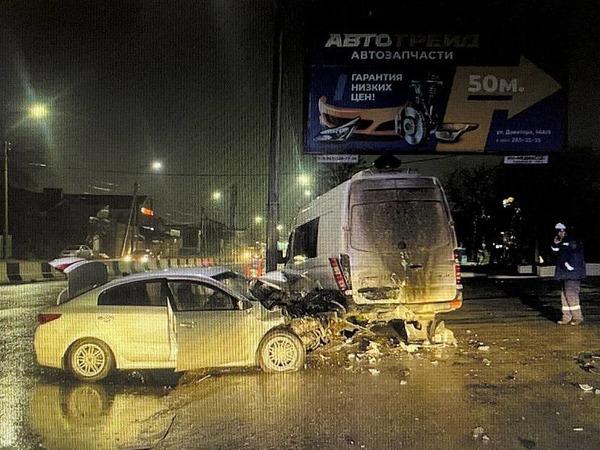 В Ростове в массовом ДТП один человек погиб и один пострадал