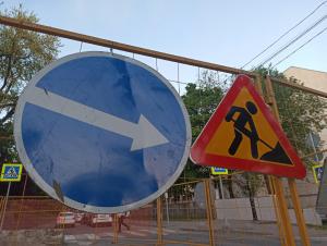 На двух участках трасс в Азовском районе ограничат движение до августа