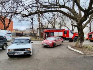 В Каменске-Шахтинском произошел крупный пожар в двухэтажном доме