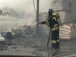В Аксае на складах ликвидировали открытое горение