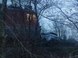 В Новочеркасске товарный поезд протаранил «Рэндж Ровер»