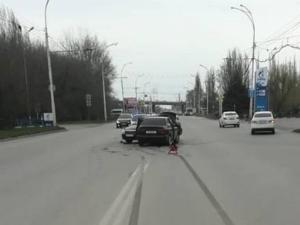 В Волгодонске в столкновении двух иномарок пострадали три человека