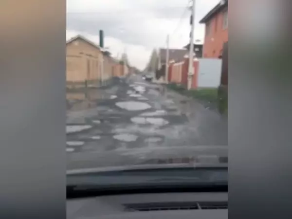 В хуторе Ленинаван в течение семи лет не могут отремонтировать дороги
