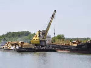 Имущество Усть-Донецкого судостроительного завода выставили на торги